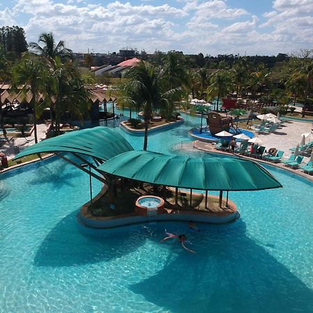 Blue Tree Thermas de Lins Extérieur photo The swimming pool at the Hard Rock Hotel