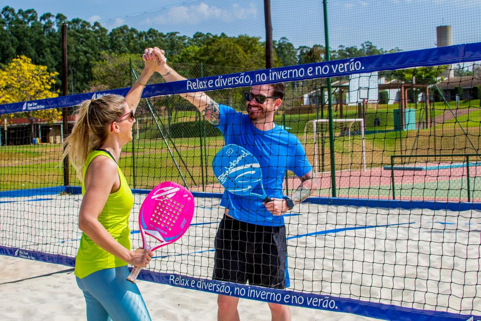 Blue Tree Thermas de Lins Extérieur photo A paddle tennis player