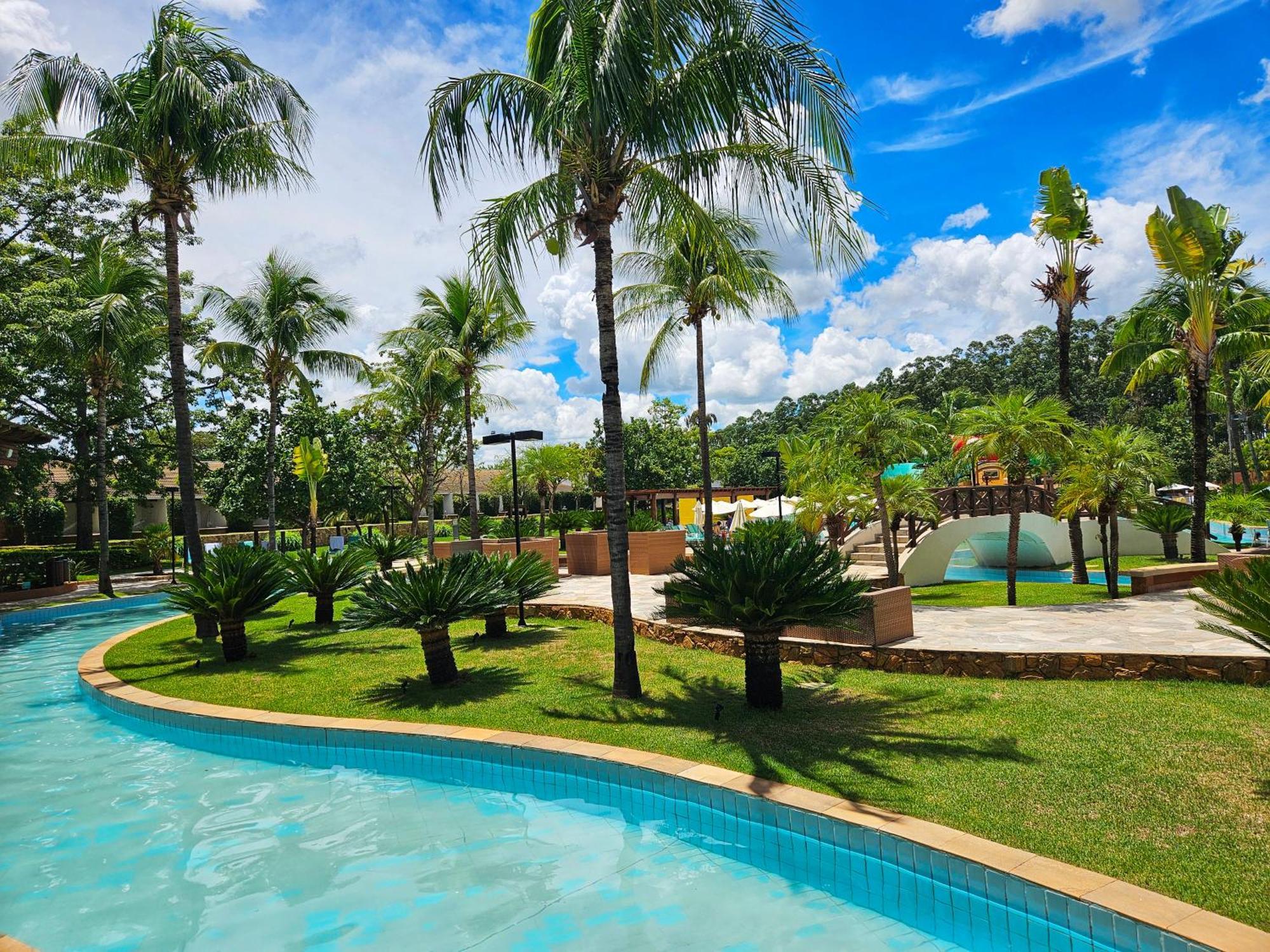 Blue Tree Thermas de Lins Extérieur photo The lazy river at Splash Jungle Water Park