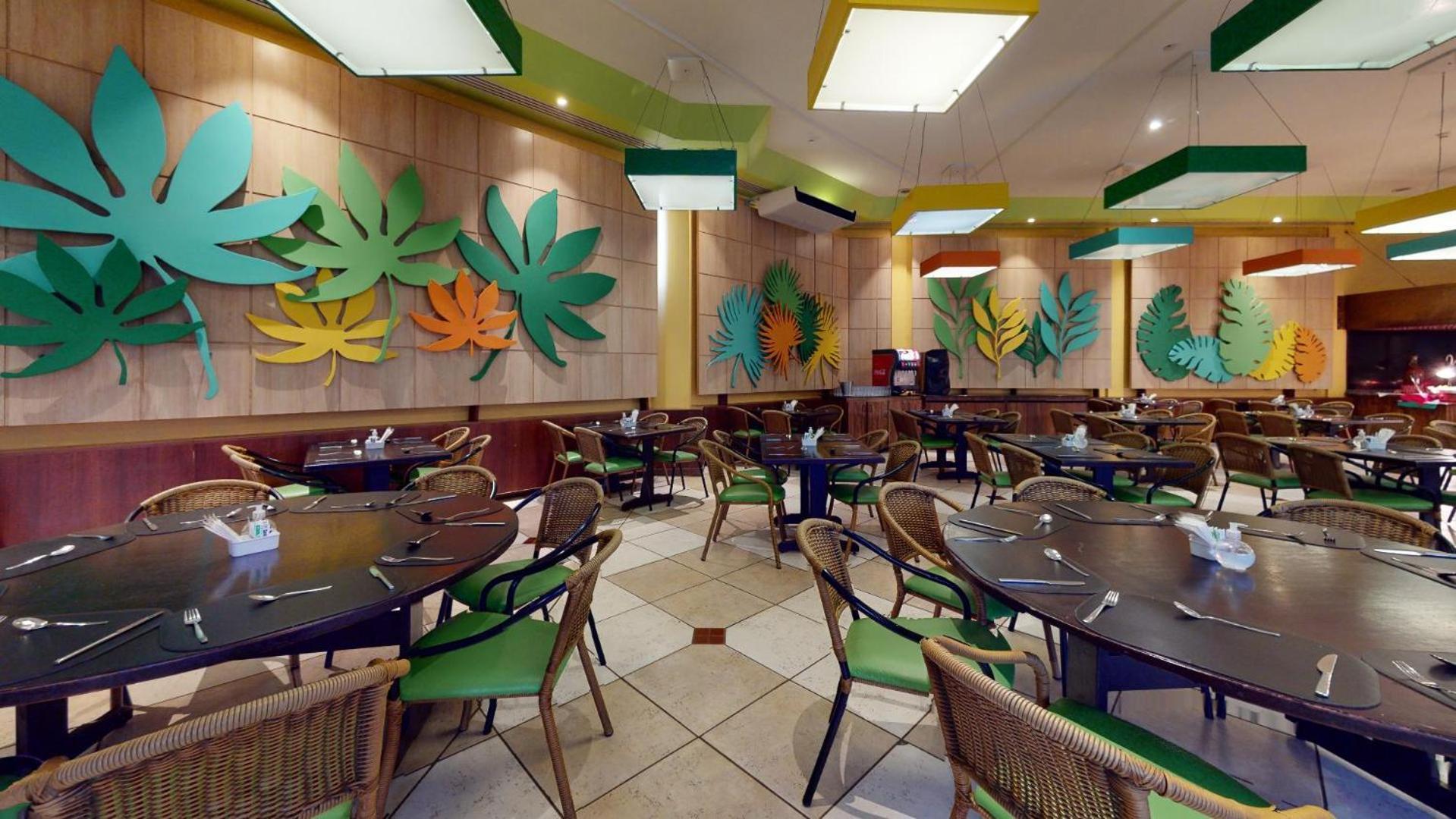 Blue Tree Thermas de Lins Extérieur photo Interior of a typical Sizzler restaurant