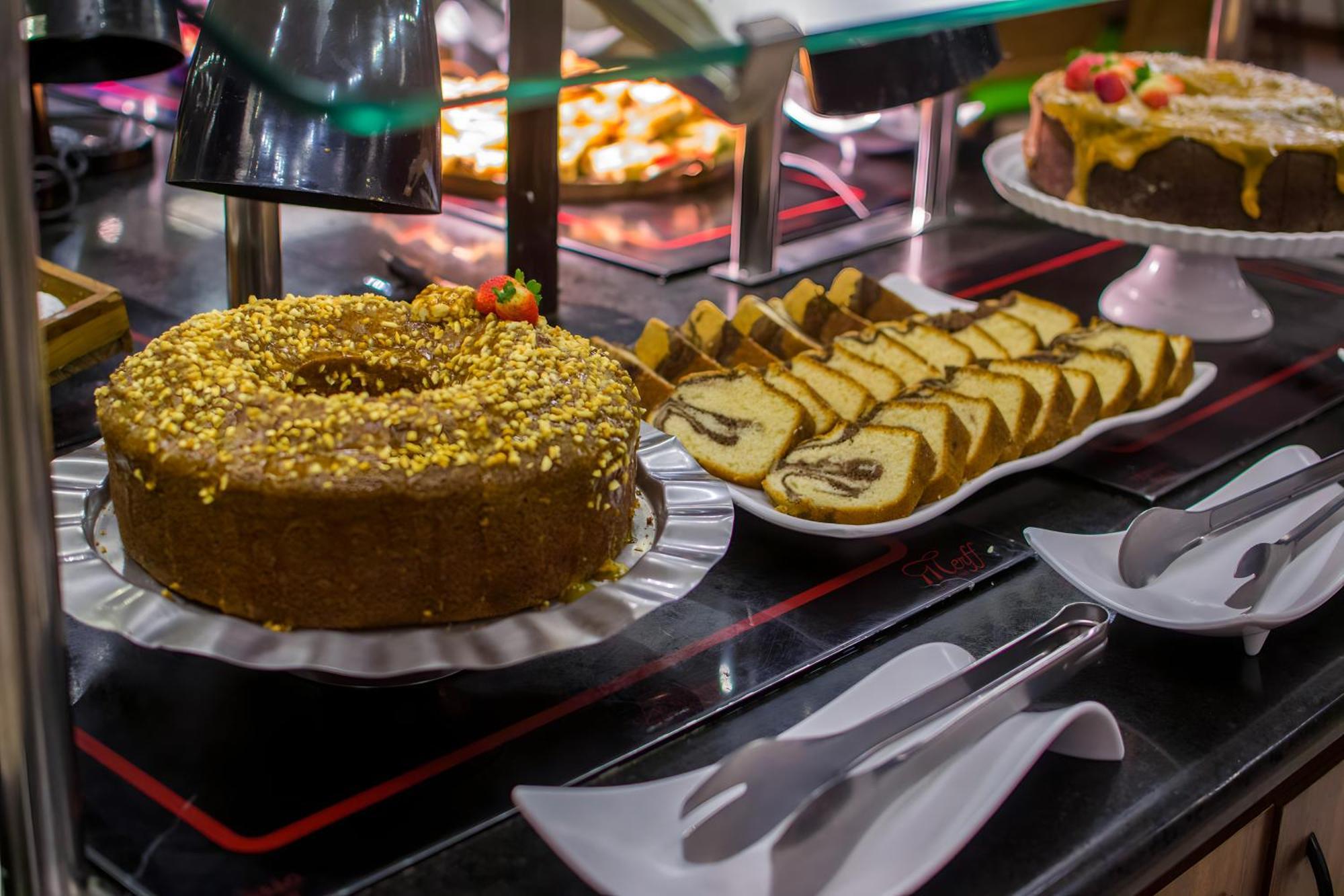 Blue Tree Thermas de Lins Extérieur photo A dessert buffet