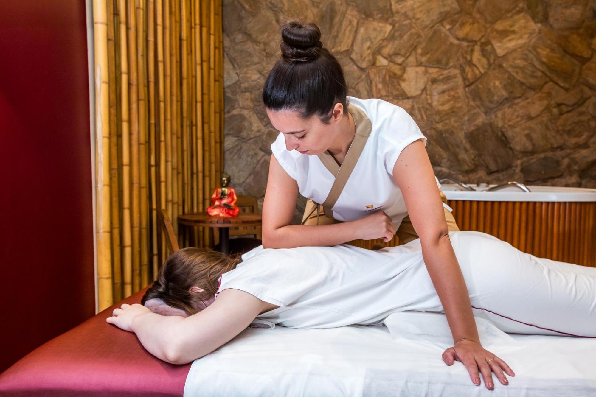 Blue Tree Thermas de Lins Extérieur photo Thai massage