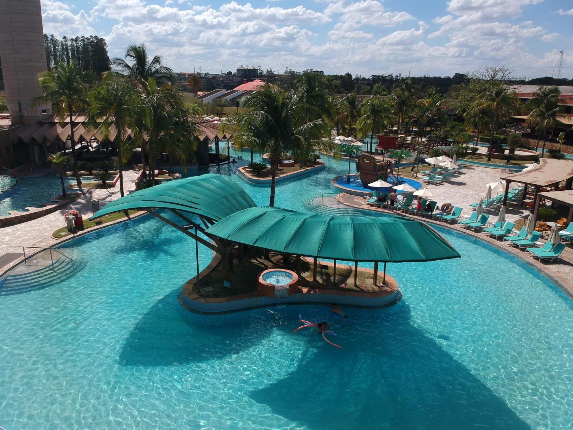 Blue Tree Thermas de Lins Extérieur photo The swimming pool at the Hard Rock Hotel