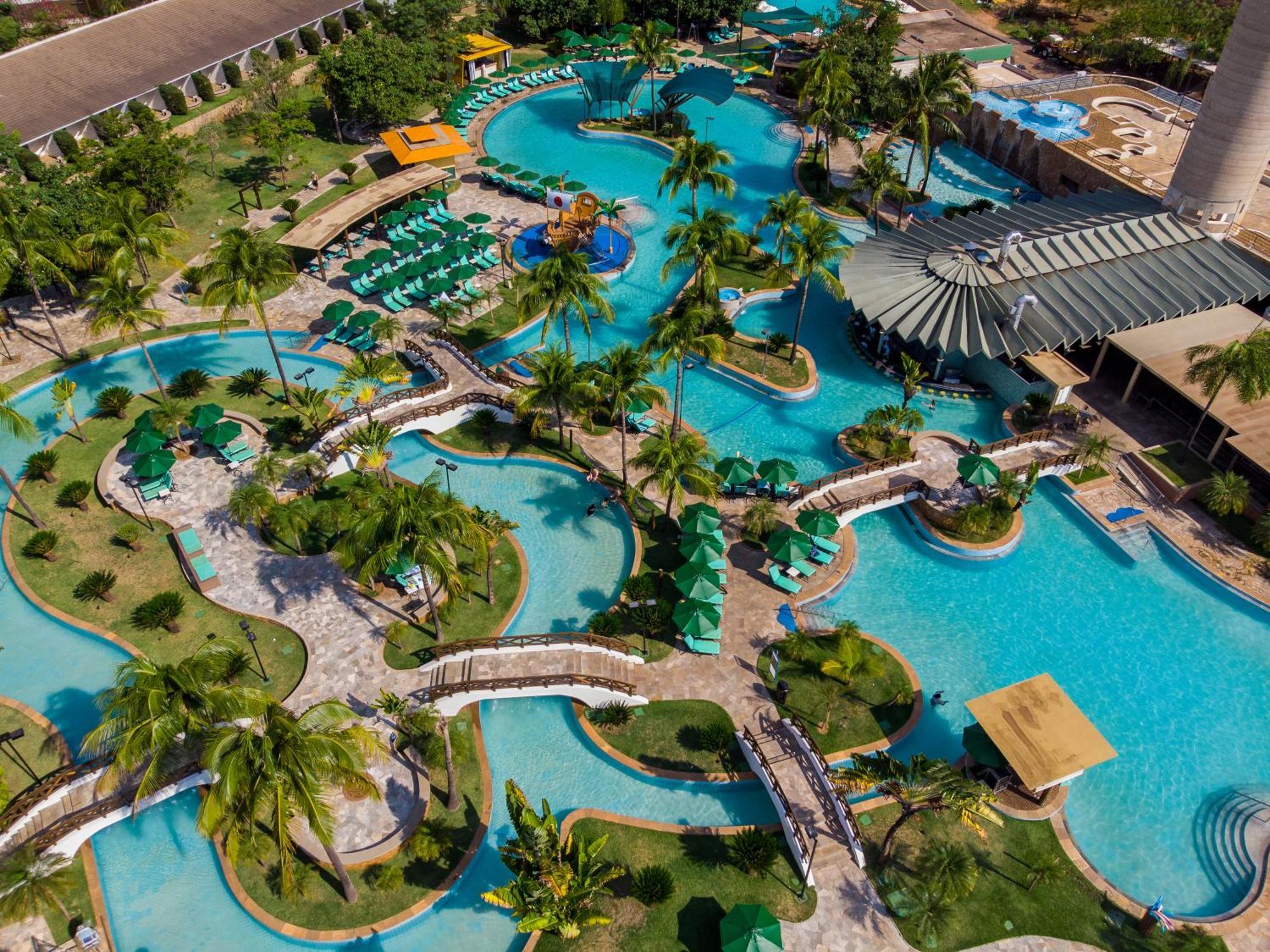 Blue Tree Thermas de Lins Extérieur photo Aerial view of the water park